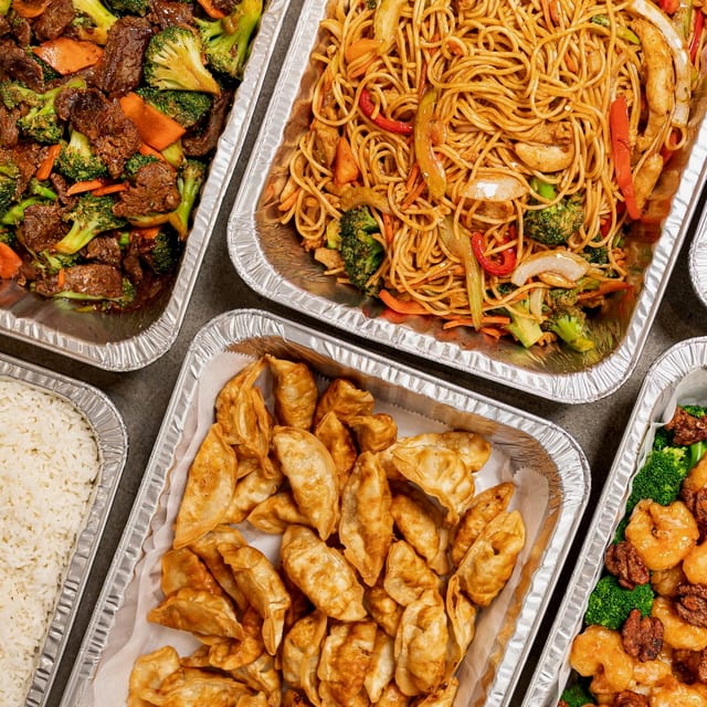 Lo Mein Catering Trays.